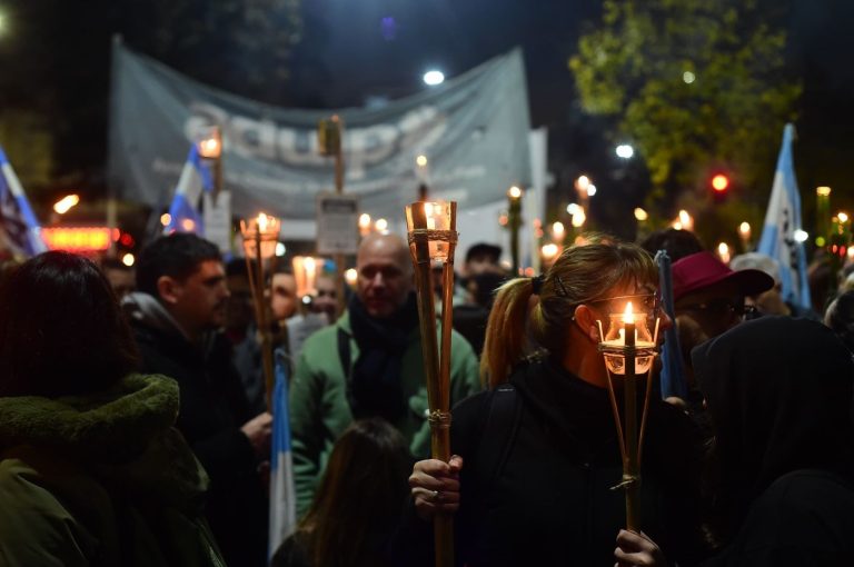 Paro docente en la UNLP y Marcha Nacional de Antorchas