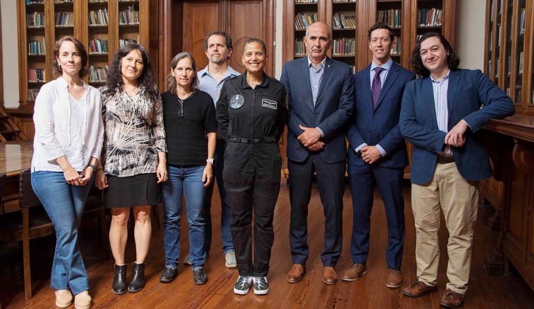 La astronauta Sian Proctor visitó la Universidad Nacional de La Plata