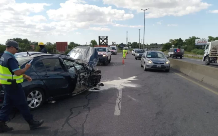 Accidentes de Tránsito en Autopista La Plata-Buenos Aires y Ruta 2: Al Menos Dos Heridos
