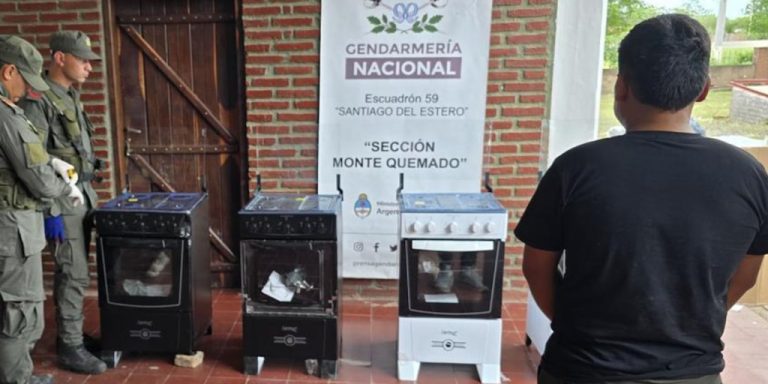 Encontraron 26 kilos de cocaína escondidos dentro de cuatro cocinas en un micro de un tour de compras: un detenido 