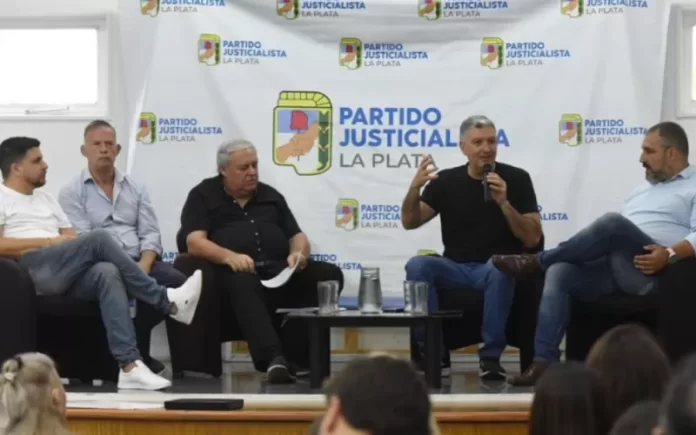 VIDEO | Duro discurso en PJ La Plata: "Si quieren recuperar el peronismo, no nos hagan atender por secretarias"