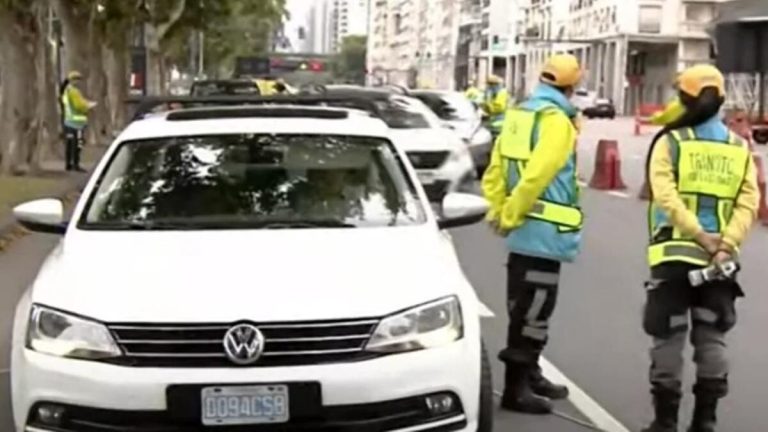 Detención de diplomáticos rusos en Recoleta desata polémica por posibles violaciones al derecho internacional