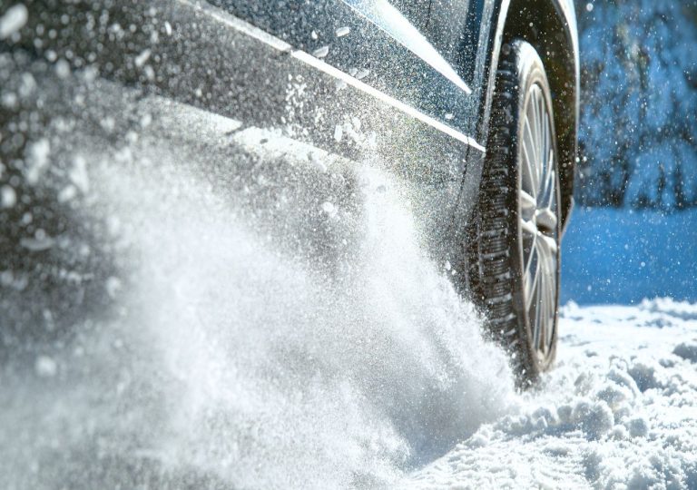 Intensa nevada en pleno verano sorprendió a conductores en el municipio argentino de Santa Cruz 