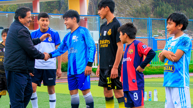 Huancavelica vuelve hacer noticia, esta vez llega desde Argentina la Academia Quilmes