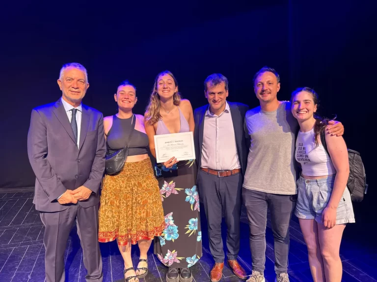 La Directora de Juventudes de La Plata fue distinguida con el premio Joaquín V. González por su excelencia académica