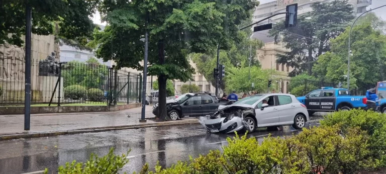 Grave accidente en pleno centro de La Plata