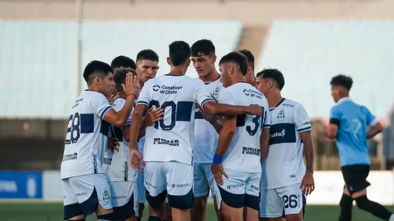 Gimnasia vence a Cerro Largo sobre el final y cierra con éxito su gira por Uruguay