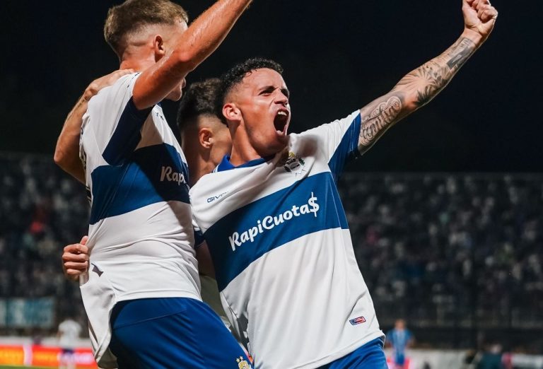 Gimnasia goleó 3-0 a Godoy Cruz y celebró su primer triunfo en el Torneo Apertura 2025