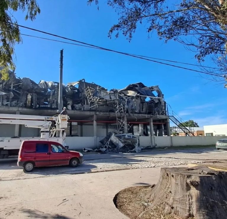 Incendio en el Frigorífico de Gorina: graves daños estructurales y trabajadores en la incertidumbre