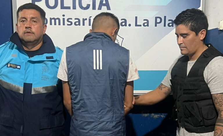 Detuvieron a un prófugo por un crimen en Tolosa: Está vinculado al líder de la barra de Gimnasia