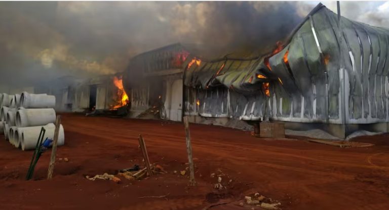 Incendio en un galpón de Playadito destruyó 3 millones de kilos de yerba en Corrientes