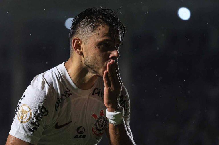 El gol de Ángel Romero para la victoria de Corinthians frente a Guaraní