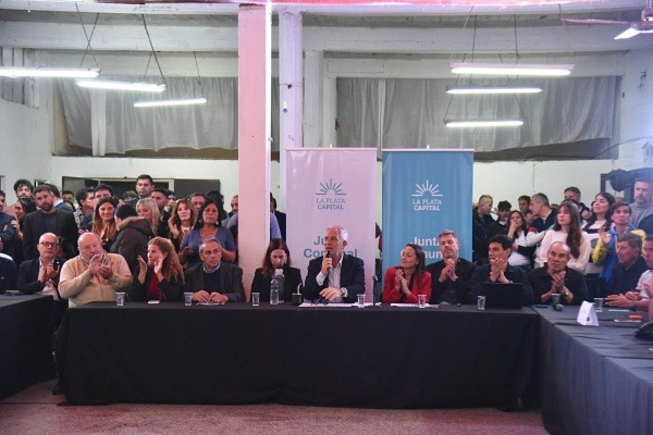 Julio Alak anunció importantes obras de pavimentación en San Carlos y conformó la Junta Comunal local