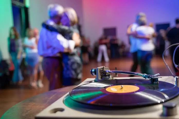 large_tango_15_4_c0cd3b9fdf